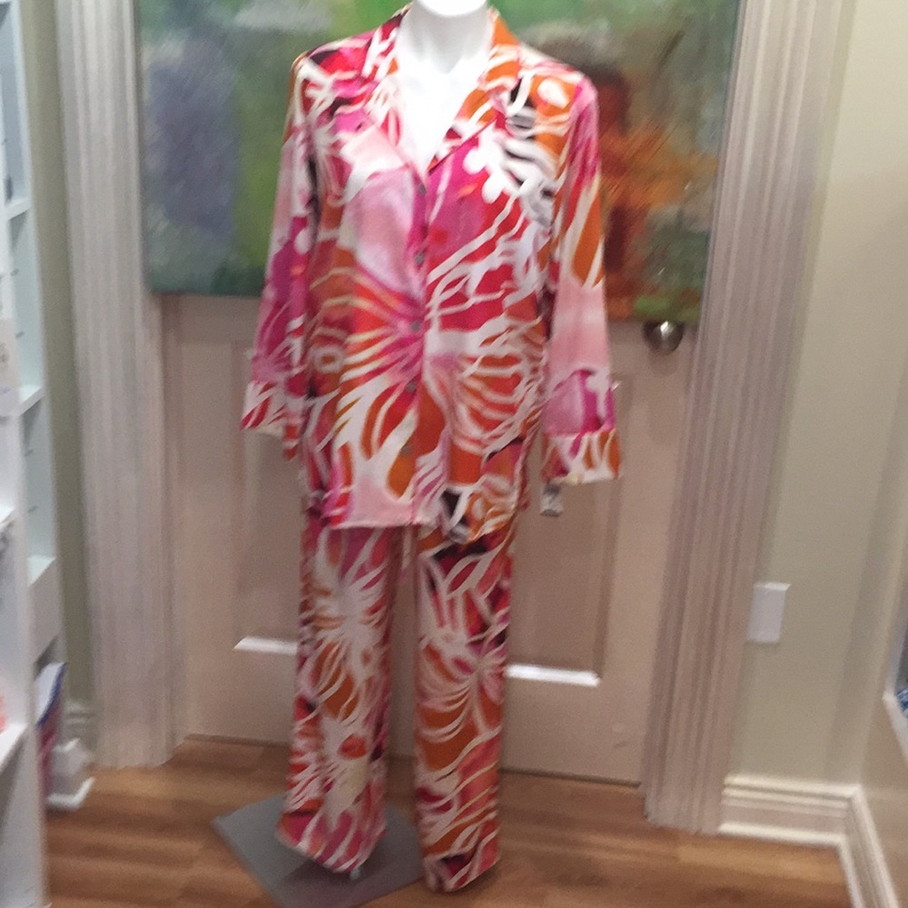Natori Pajamas Set